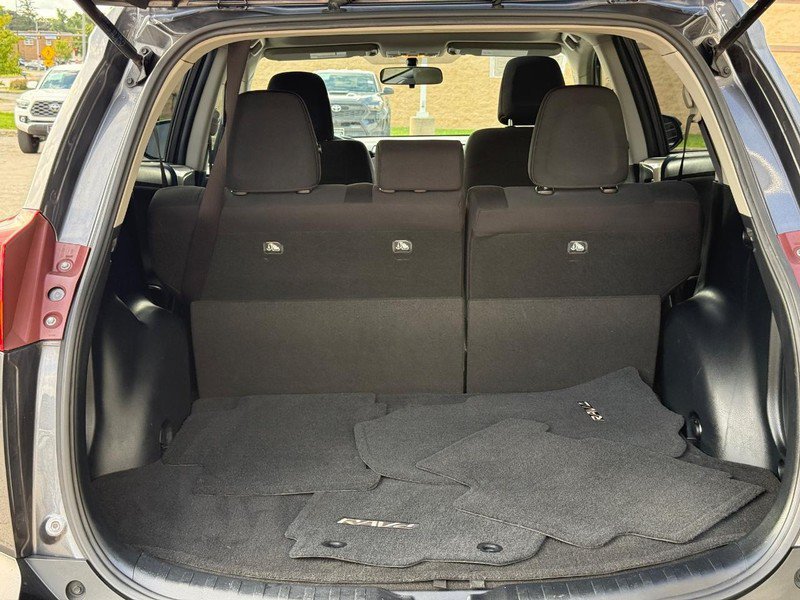 Used 2015 Toyota RAV4 XLE AWD/4WD image 9