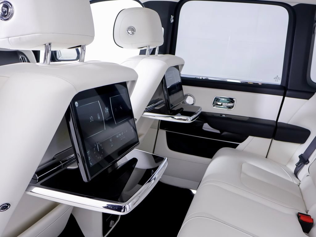 Used 2023 Rolls-Royce Cullinan w/ Technology Package AWD/4WD image 7