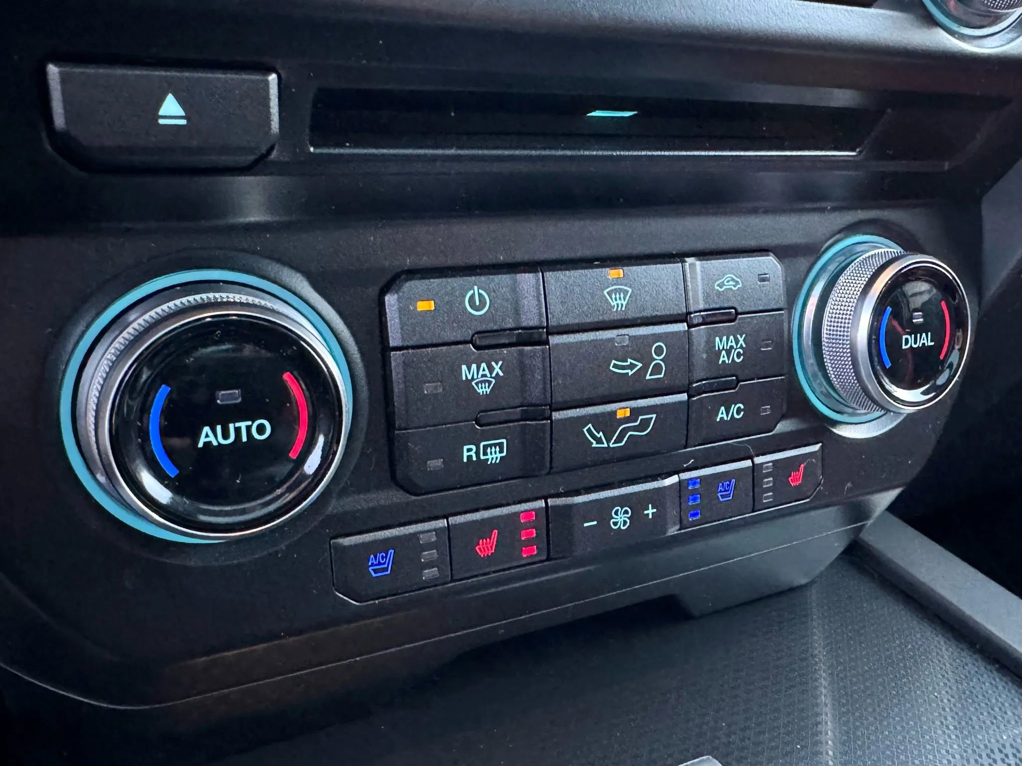 Used 2017 Ford F150 Lariat w/ Equipment Group 502A Luxury image 29