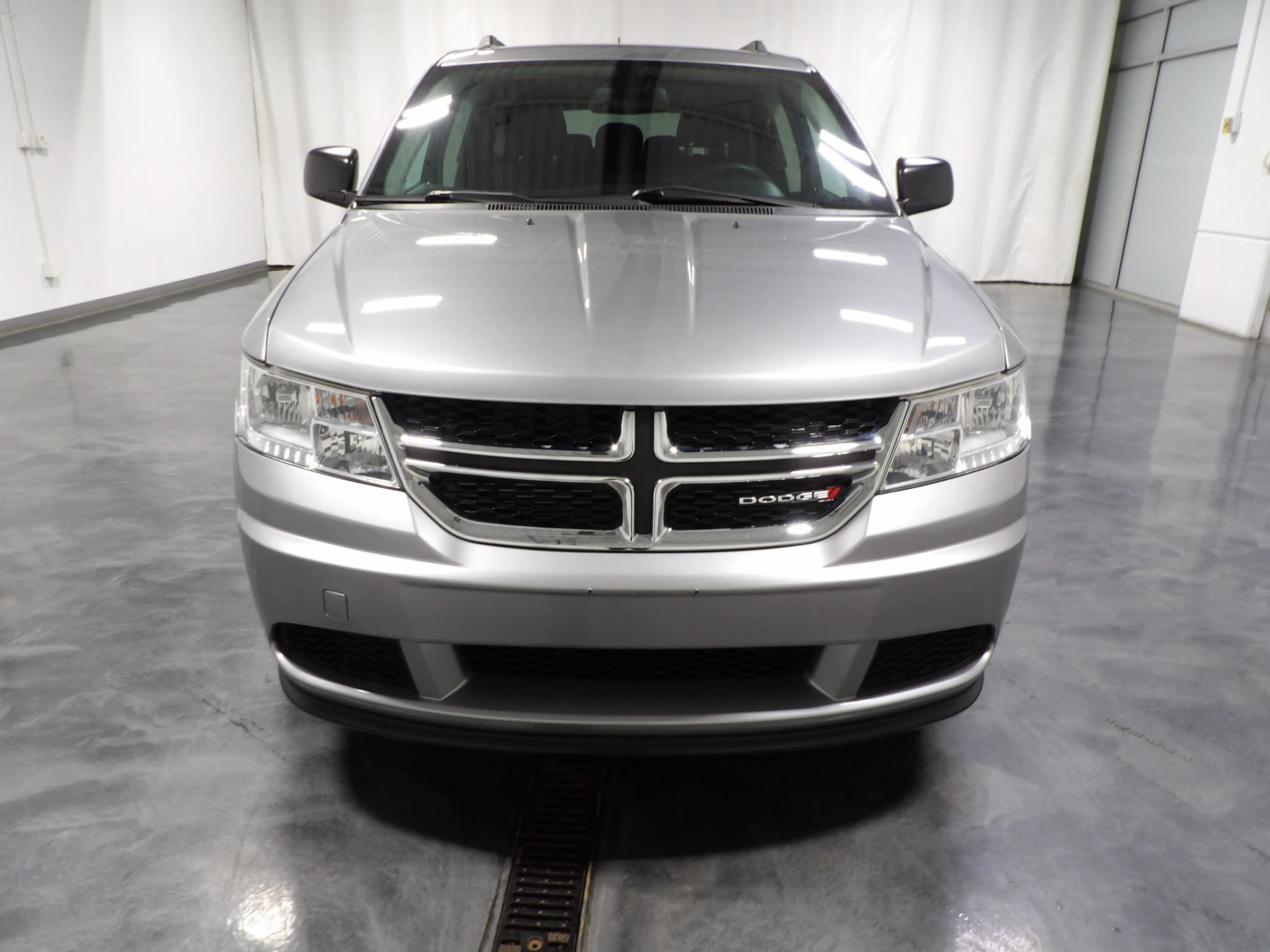 Used 2020 Dodge Journey SE FWD image 2