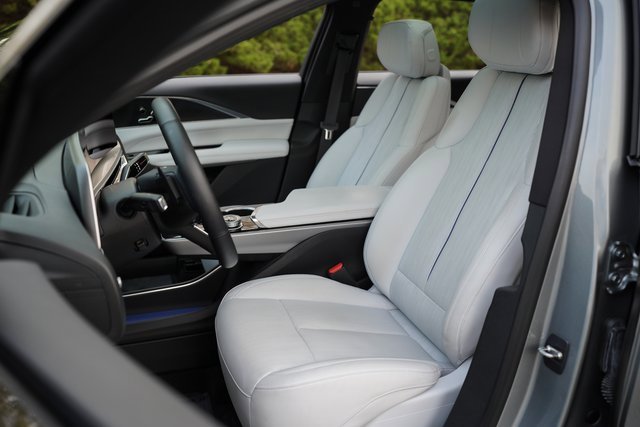 Used 2024 Cadillac Lyriq Luxury image 20