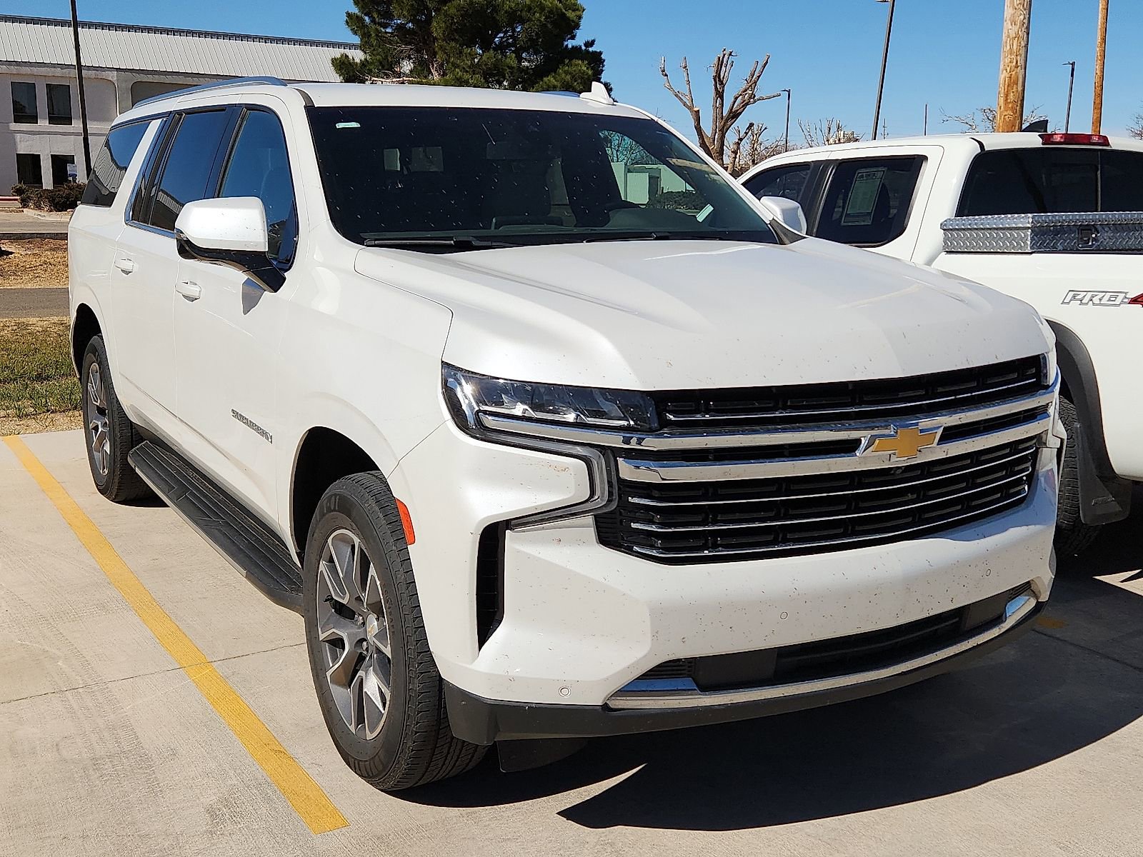 Used 2022 Chevrolet Suburban LT w/ Luxury Package image 10
