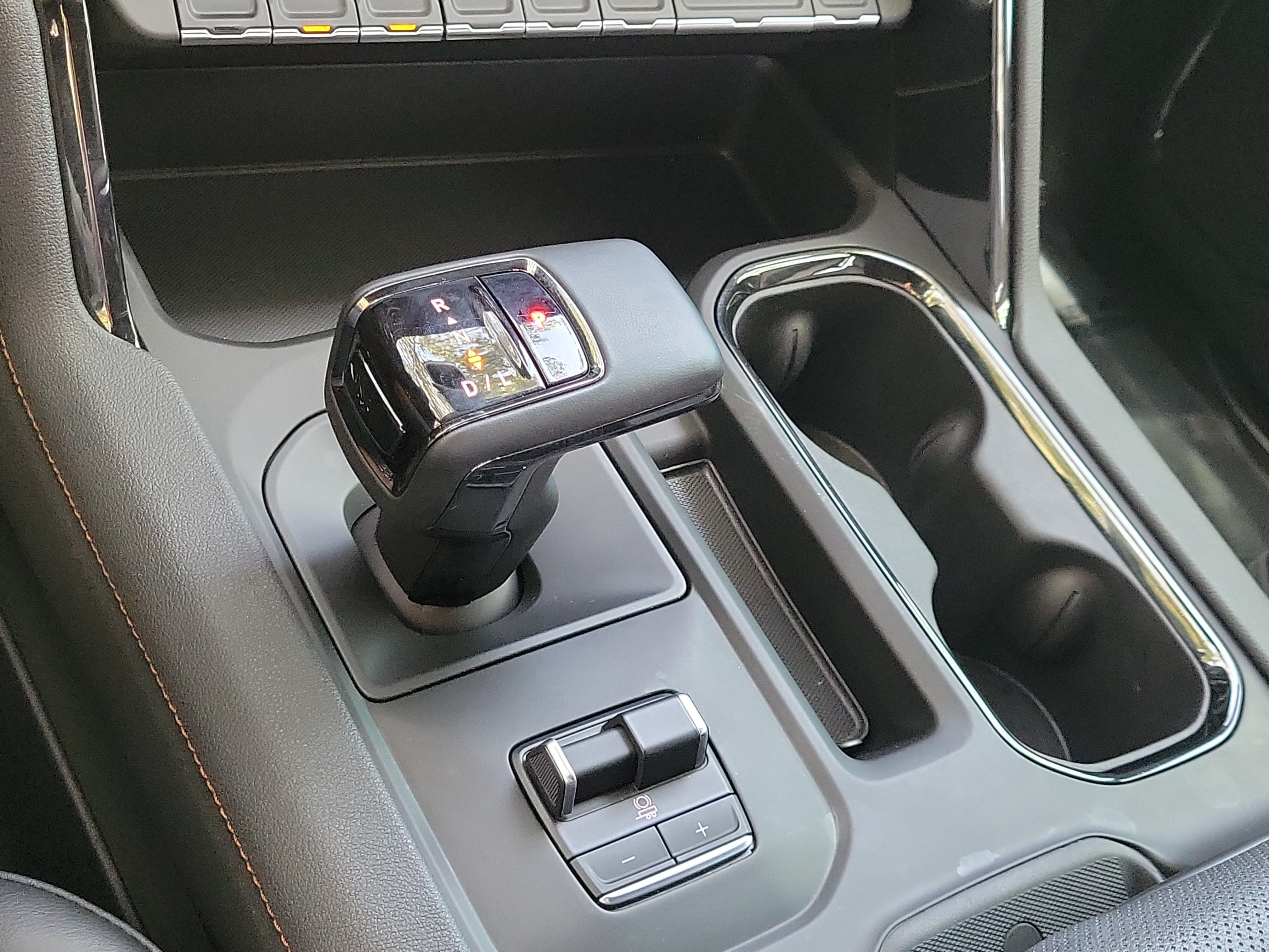 Used 2025 GMC Sierra 1500 AT4 w/ AT4 Premium Package AWD/4WD image 24