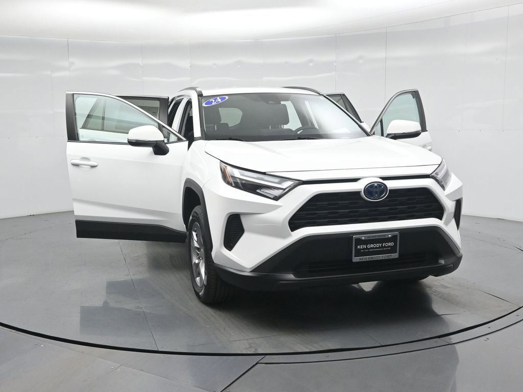 Used 2024 Toyota RAV4 LE image 31