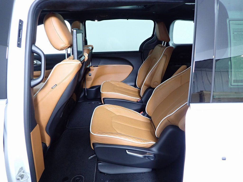 New 2026 Chrysler Pacifica Pinnacle FWD image 35