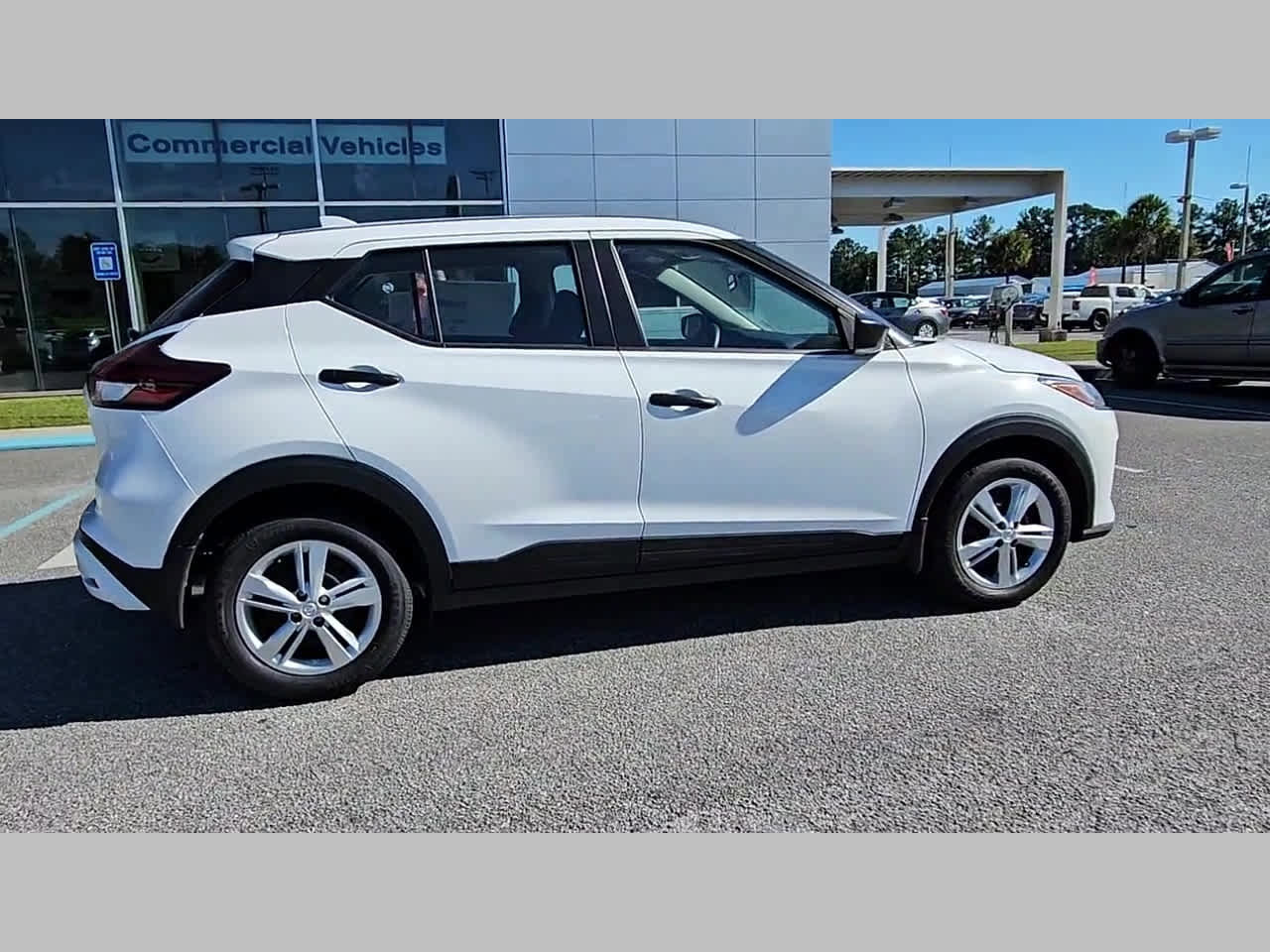 New 2025 Nissan Kicks Play S image 33