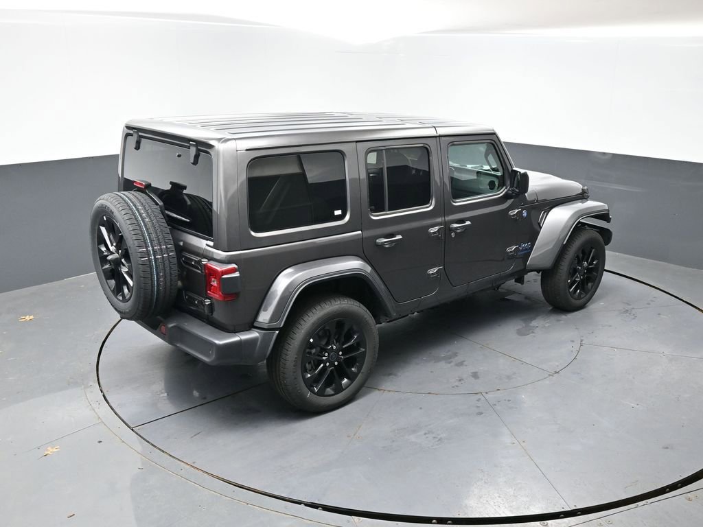 Used 2025 Jeep Wrangler Unlimited Sahara w/ Safety Group AWD/4WD image 13