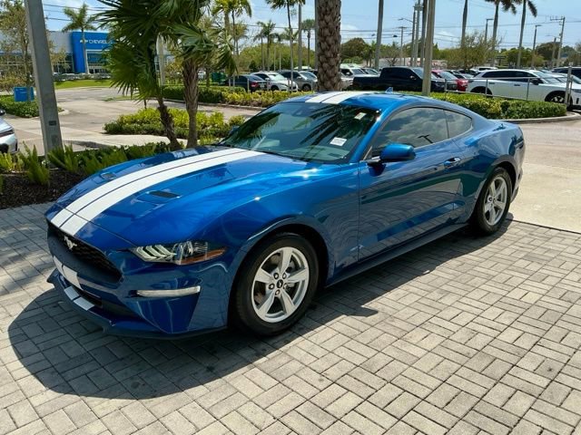 Used 2022 Ford Mustang Coupe image 3