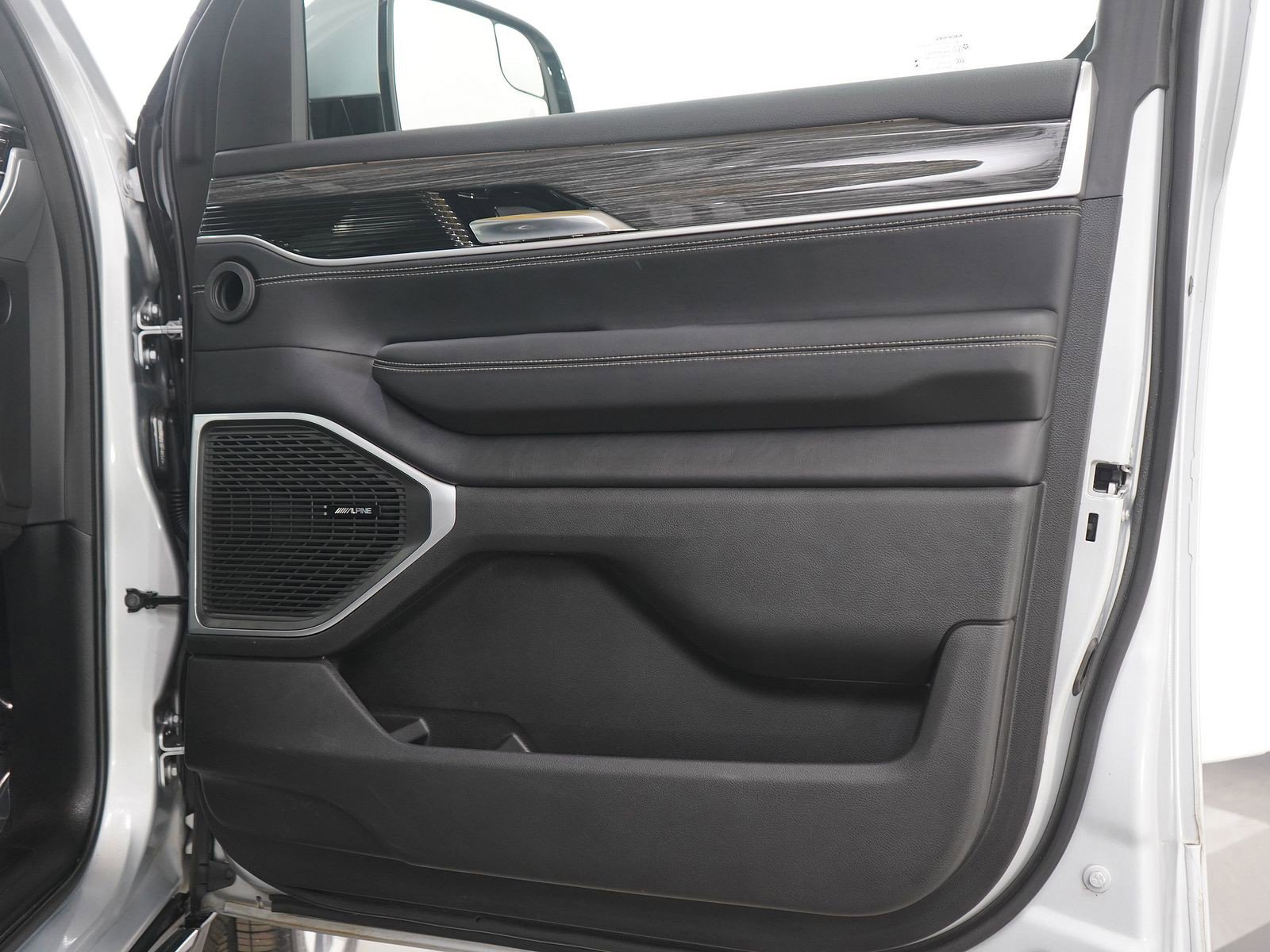 Used 2022 Jeep Wagoneer Series II w/ Premium Group I image 9