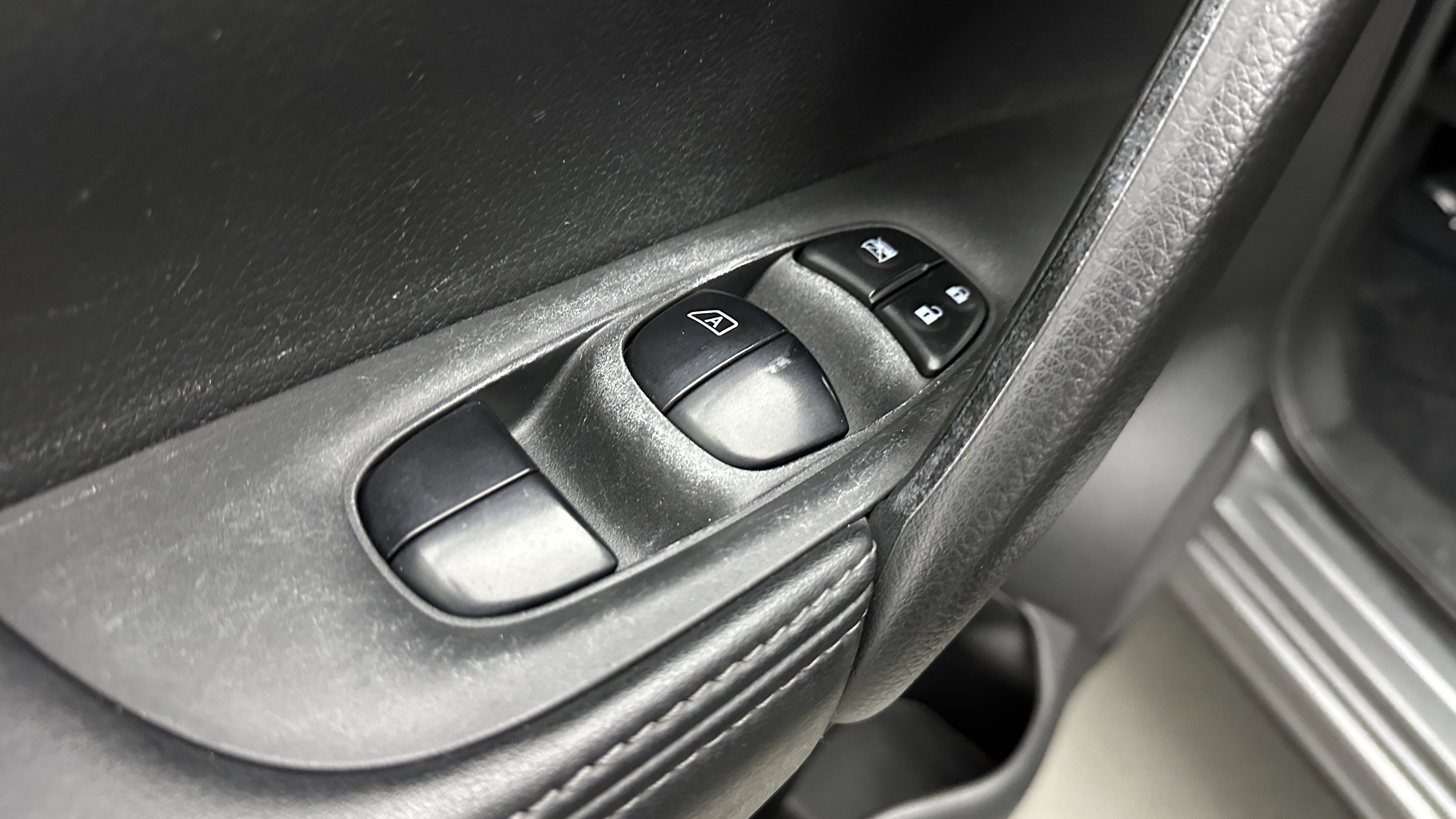 Used 2020 Nissan Rogue Sport S image 21