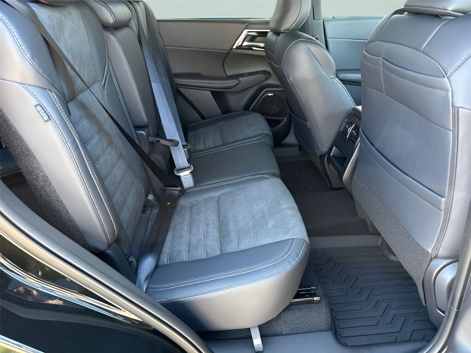 New 2026 Mitsubishi Outlander LE FWD image 29