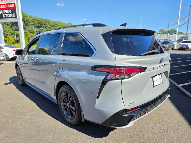 Used 2024 Toyota Sienna XSE w/ XSE Plus Package AWD/4WD image 5