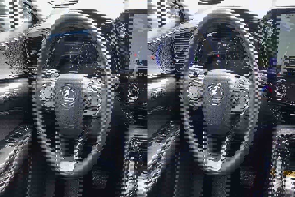 Used 2025 Lexus NX 450h+ AWD w/ Towing Package (2000 Lbs) image 13