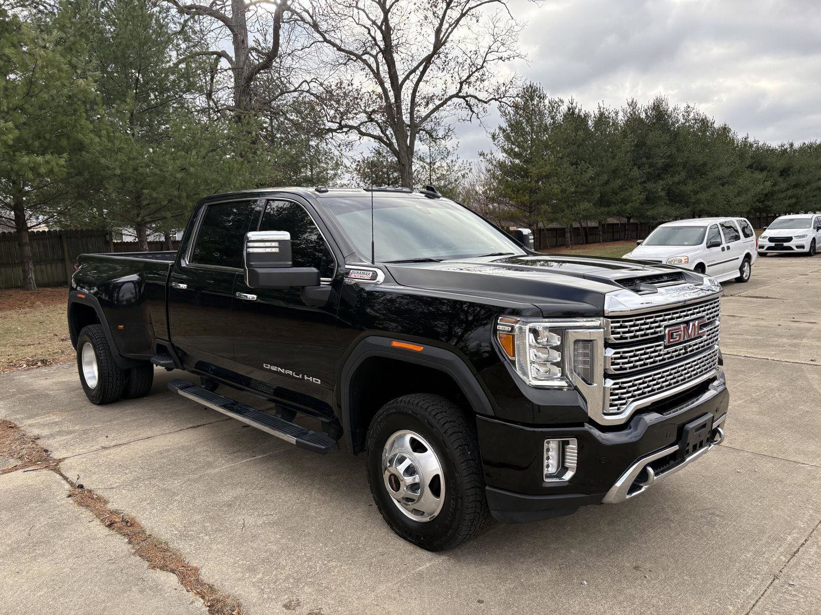 Used 2021 GMC Sierra 3500 Denali w/ Denali Ultimate Package image 2