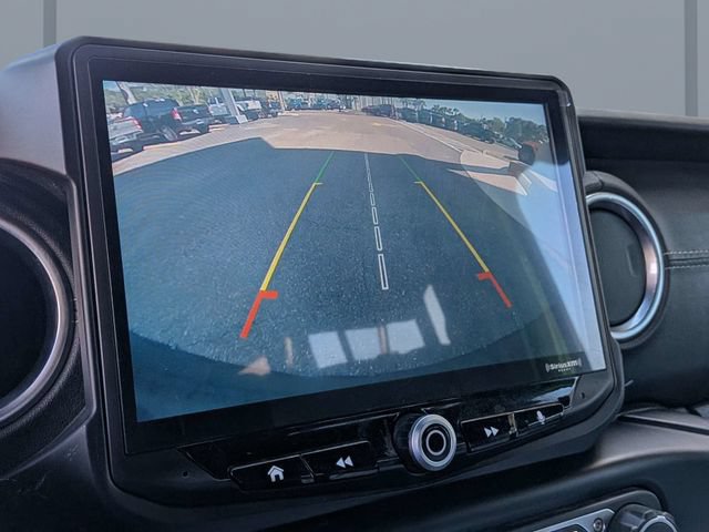 Used 2019 Jeep Wrangler Unlimited Sahara AWD/4WD image 18