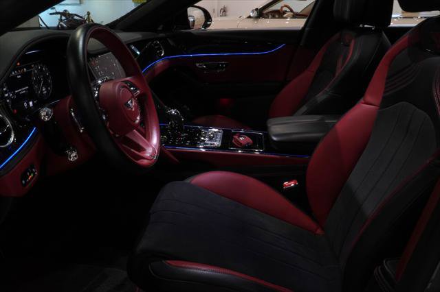 Used 2023 Bentley Flying Spur V8 image 21