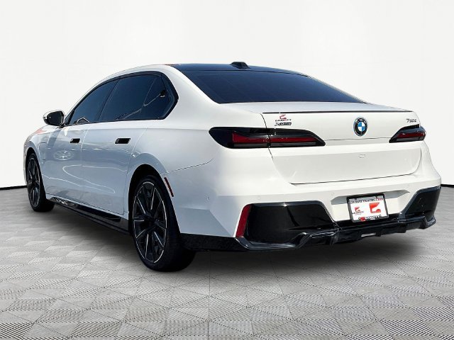 Used 2025 BMW 750e xDrive w/ Premium Package AWD/4WD image 5