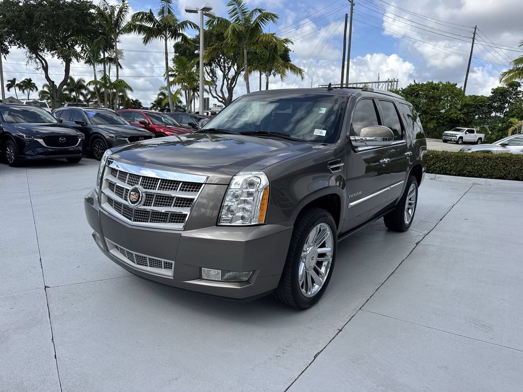 Used 2013 Cadillac Escalade Platinum RWD image 9