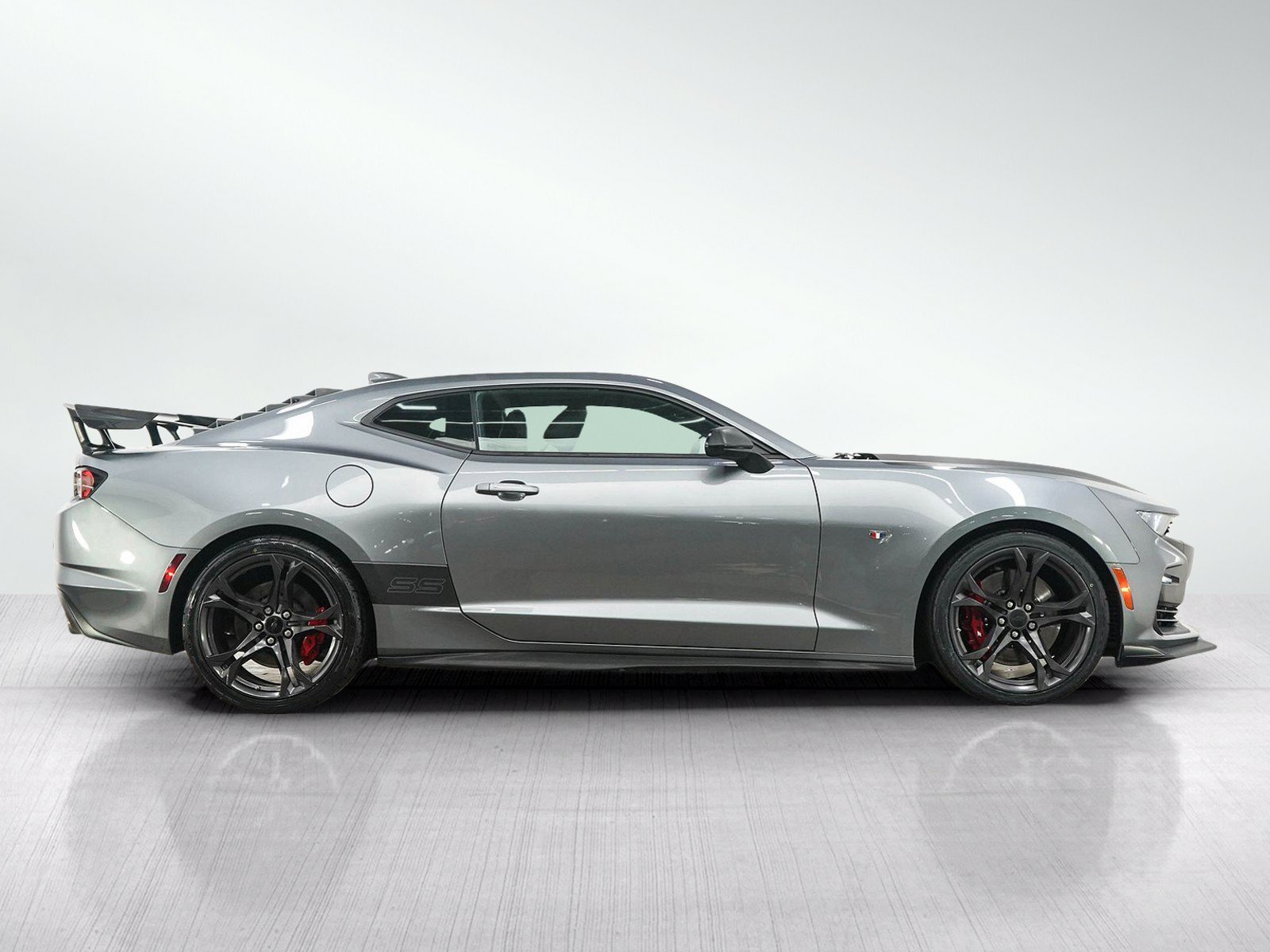 Used 2019 Chevrolet Camaro SS RWD image 6