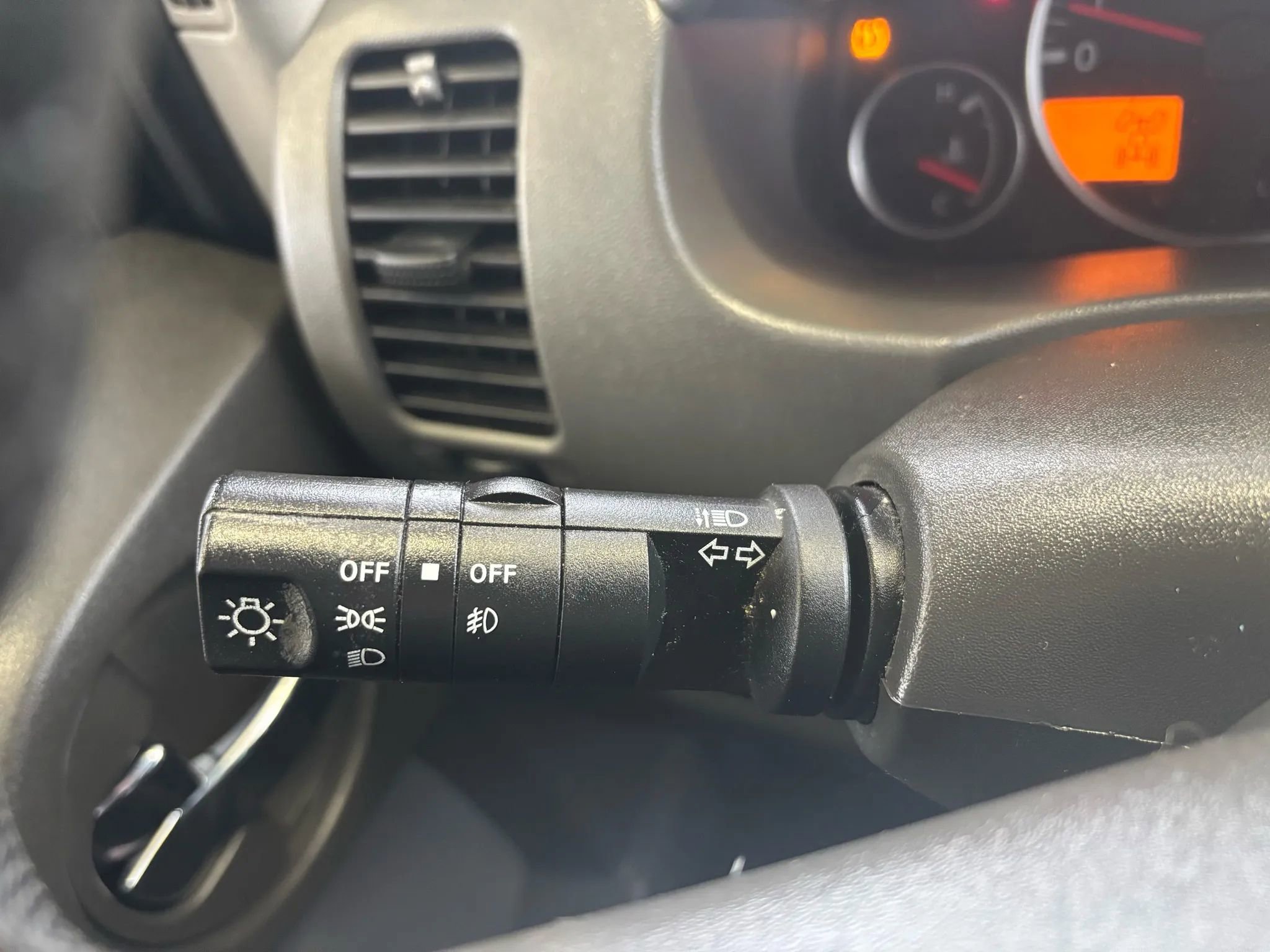 Used 2007 Nissan Xterra SE w/ Side & Curtain Airbag Pkg image 12