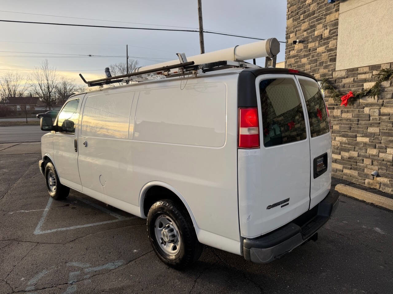 Used 2014 Chevrolet Express 2500 image 15