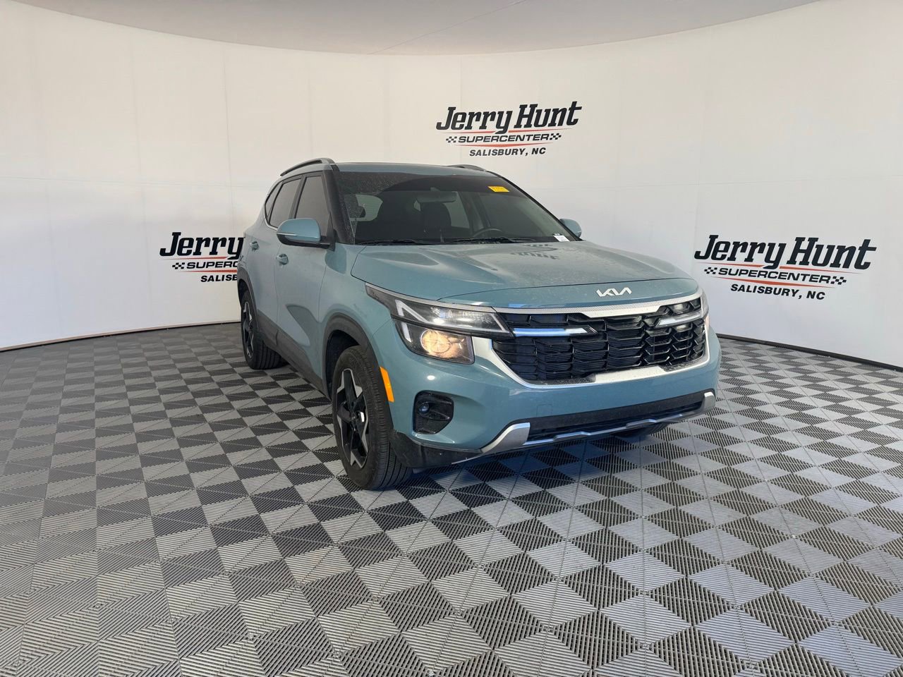 Used 2024 Kia Seltos EX image 8