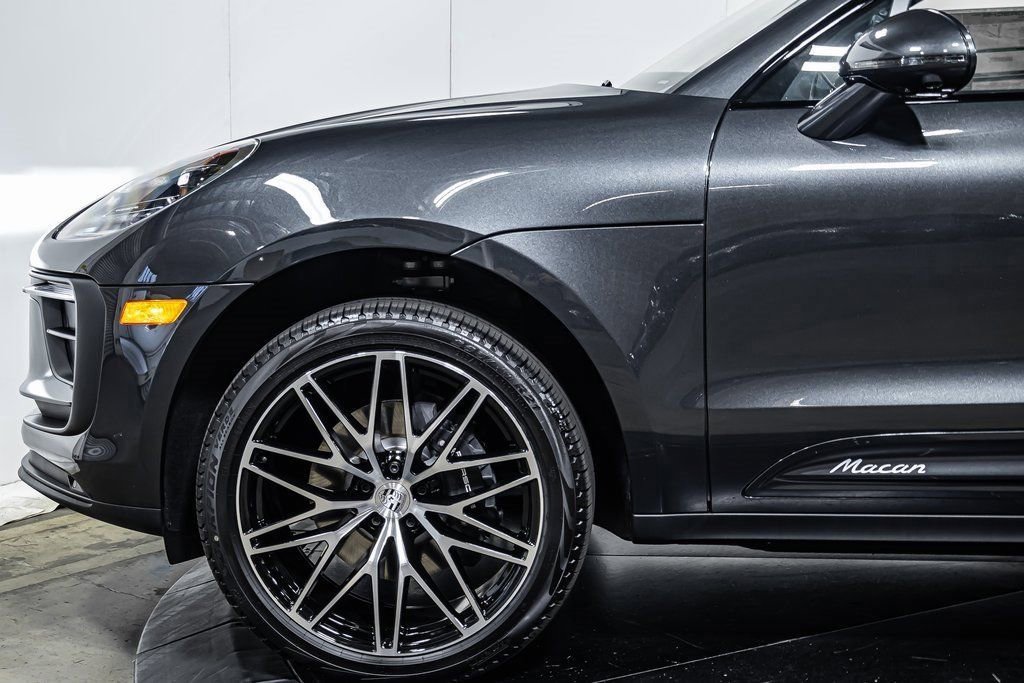 Certified 2025 Porsche Macan image 20