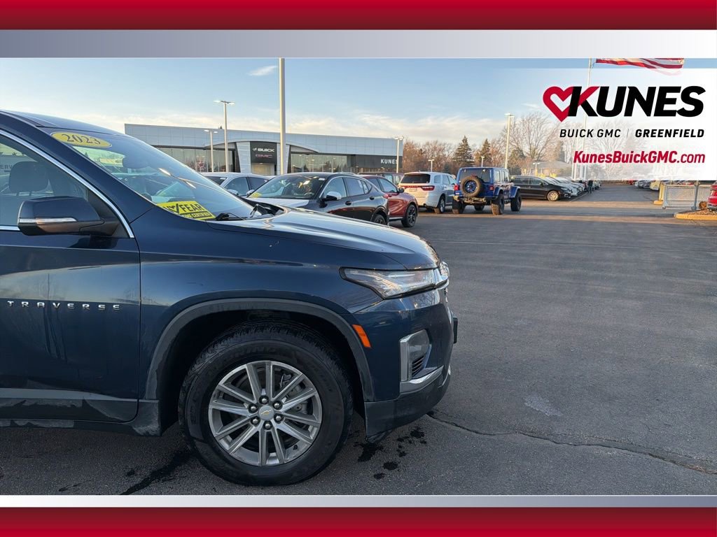 Used 2023 Chevrolet Traverse LT image 9