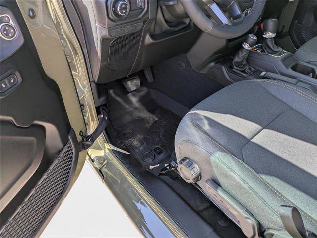 New 2025 Jeep Gladiator Sport AWD/4WD image 4