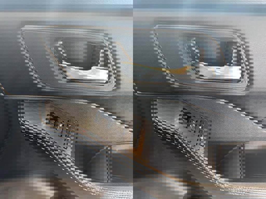 Used 2024 Nissan Rogue SV image 16