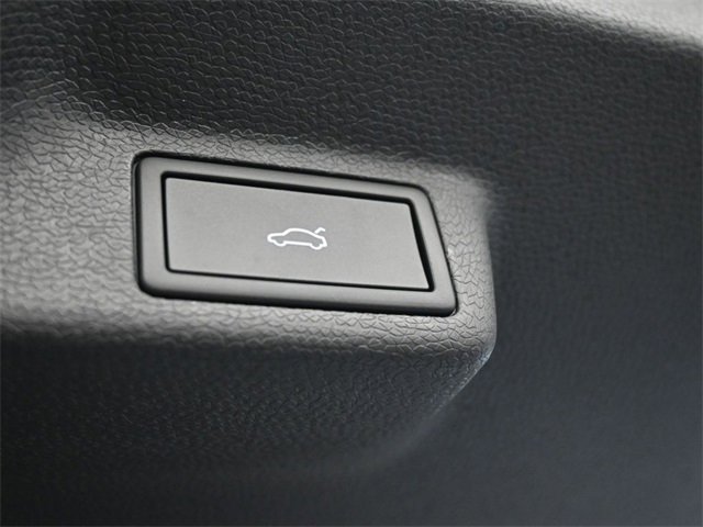 New 2025 Volkswagen ID. Buzz 1st Edition image 25