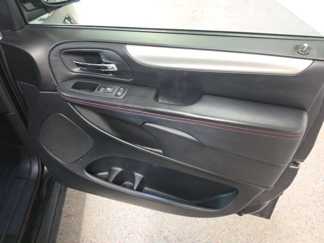 Used 2014 Dodge Grand Caravan R/T FWD image 25