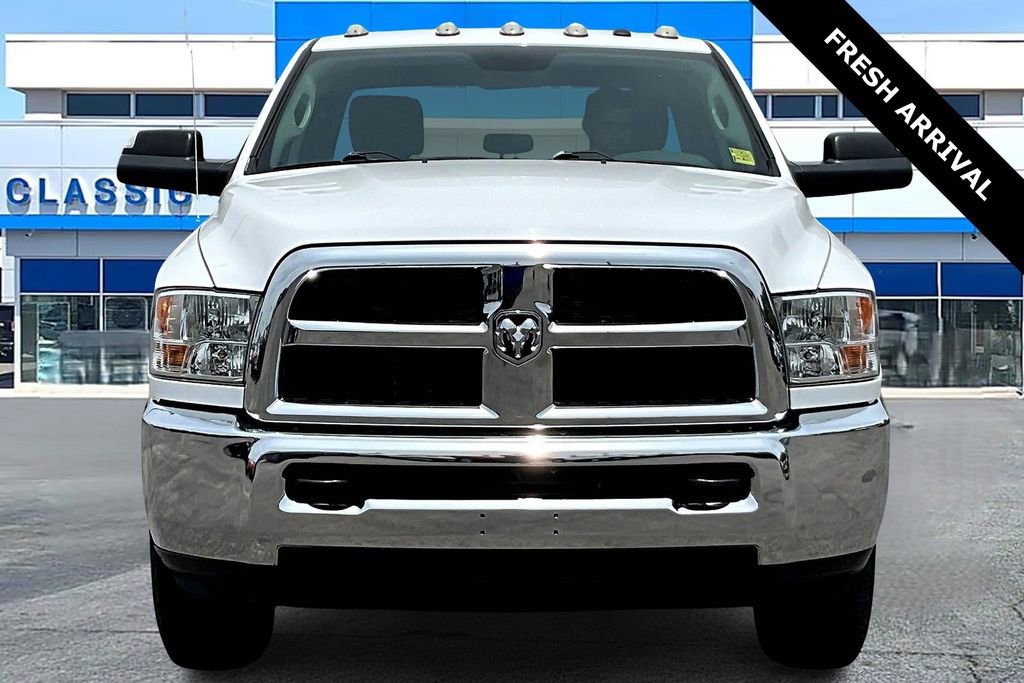 Used 2018 RAM 3500 Tradesman w/ Chrome Appearance Group RWD image 2