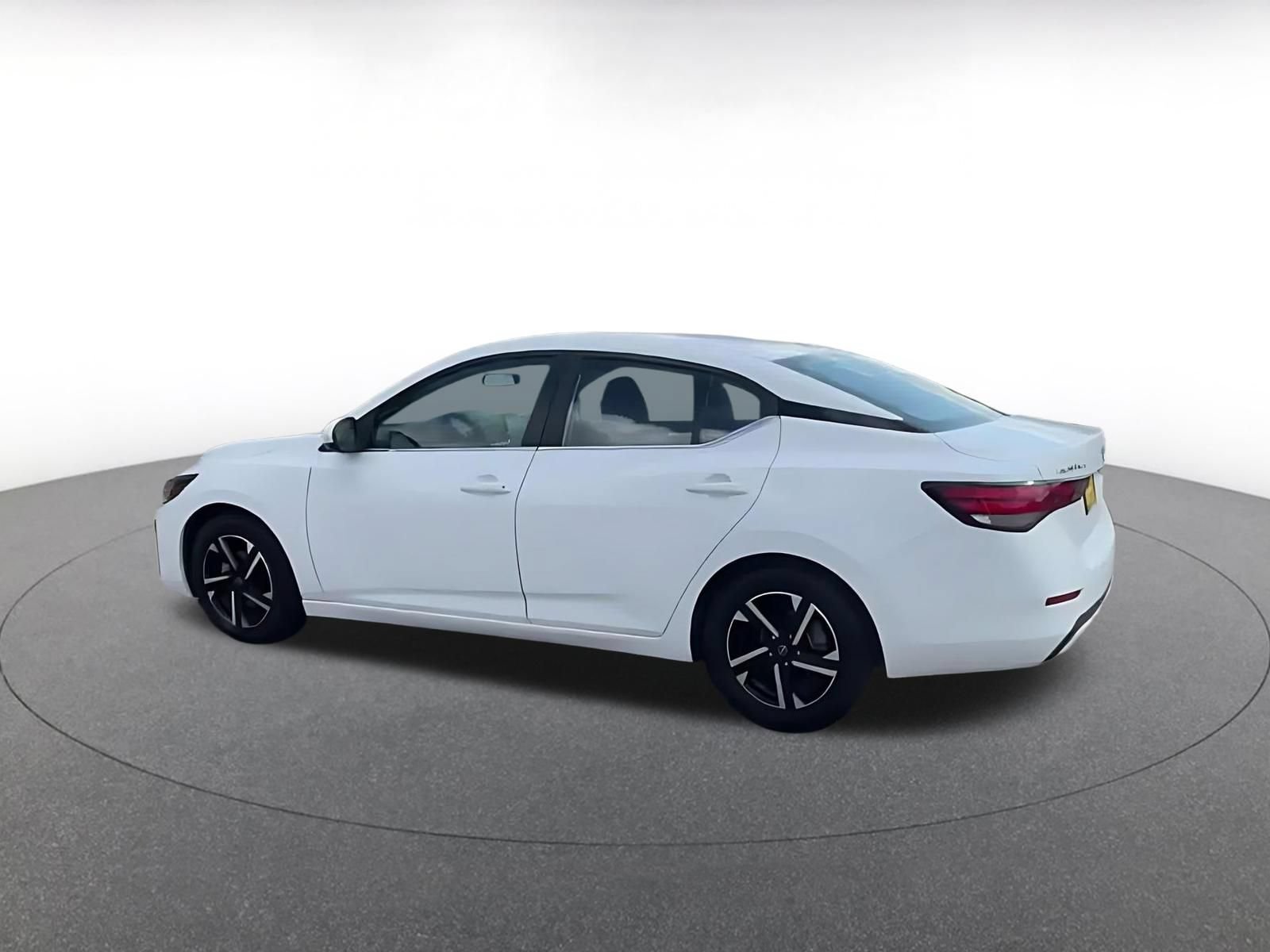 Used 2025 Nissan Sentra SV FWD image 9