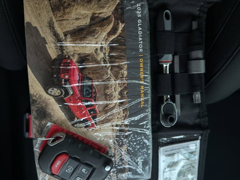 Used 2023 Jeep Gladiator Willys image 37