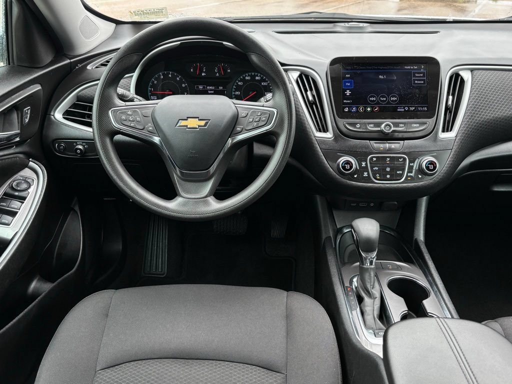 Used 2025 Chevrolet Malibu LT FWD image 9