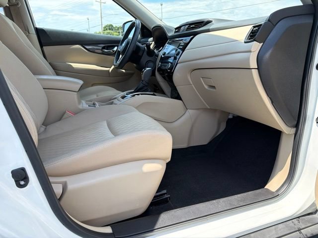 Used 2017 Nissan Rogue SV AWD/4WD image 15
