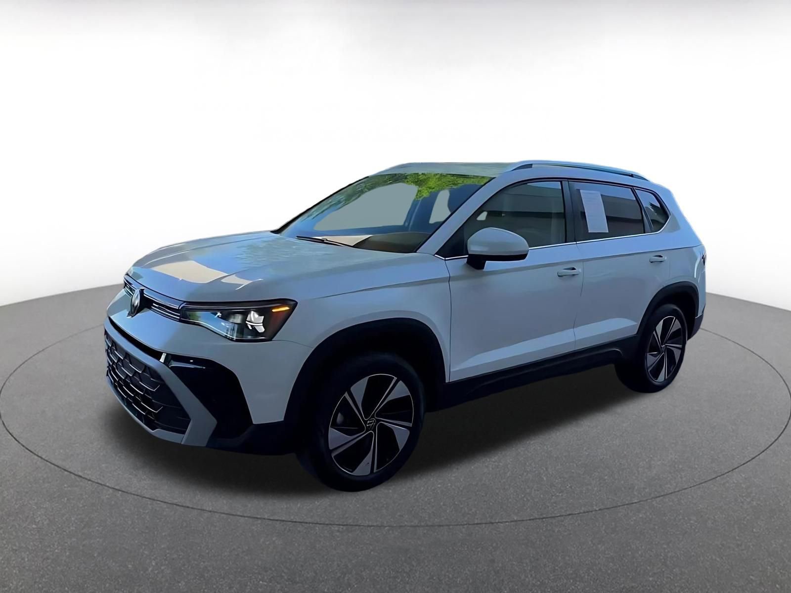 Used 2025 Volkswagen Taos SE image 7