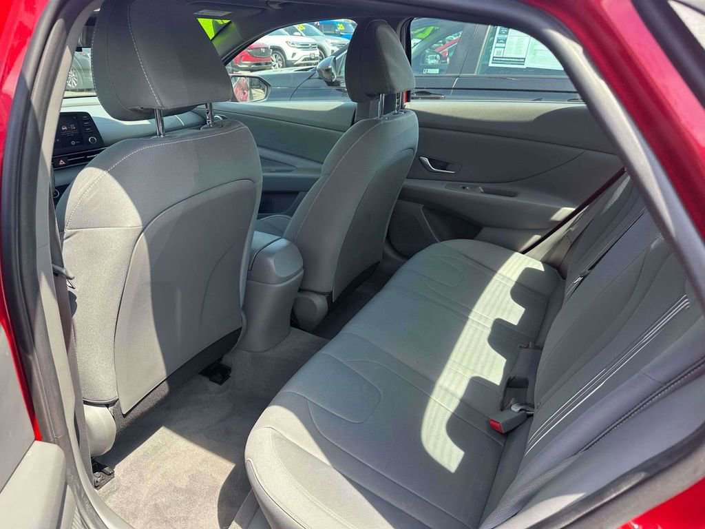 Used 2023 Hyundai Elantra SEL FWD image 9