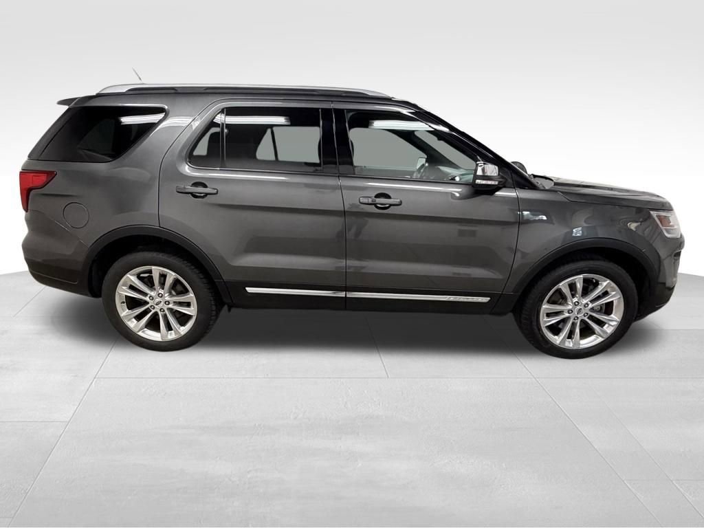 Used 2019 Ford Explorer XLT w/ Equipment Group 202A AWD/4WD image 12