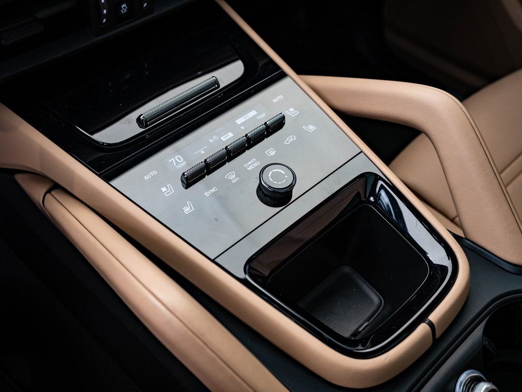 Certified 2024 Porsche Cayenne Coupe AWD/4WD image 35