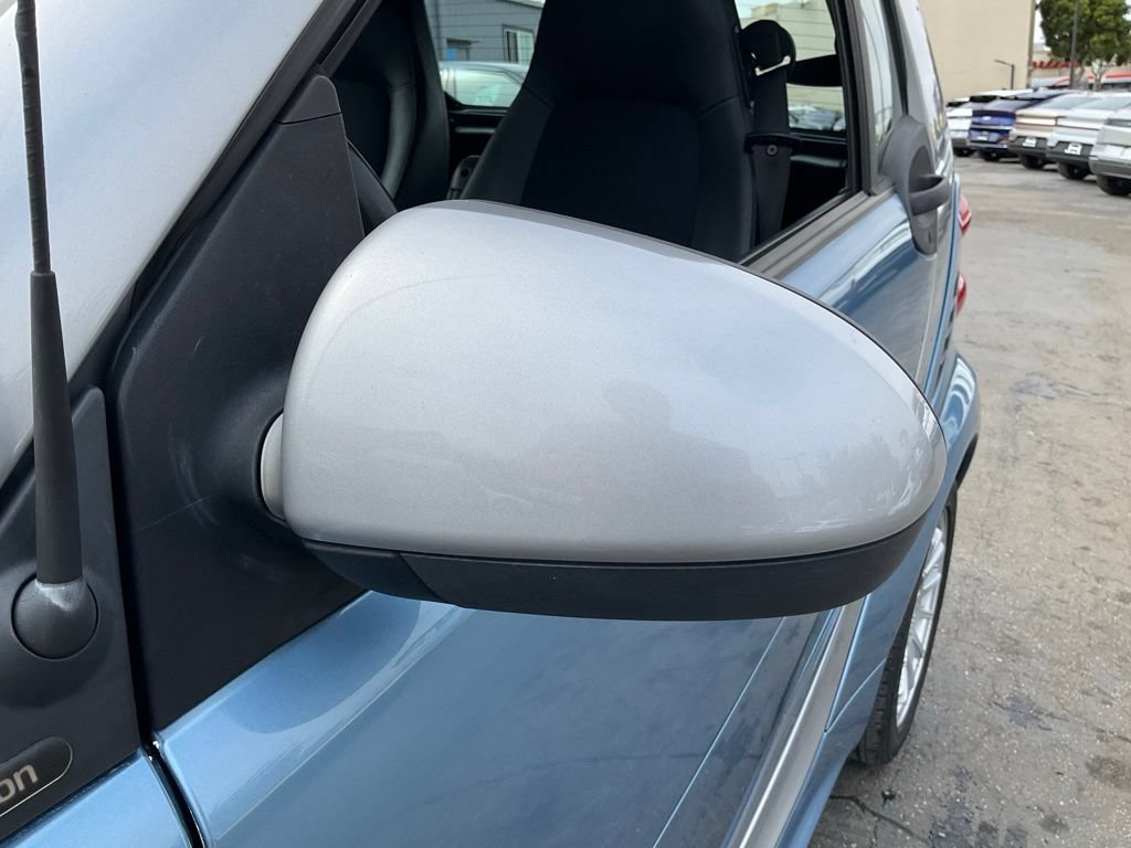 Used 2013 smart fortwo passion RWD image 59