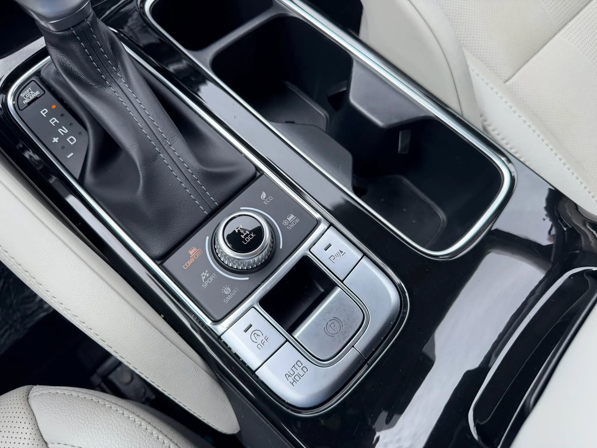 Used 2024 Kia Telluride EX w/ EX Captain's Chair Package image 20