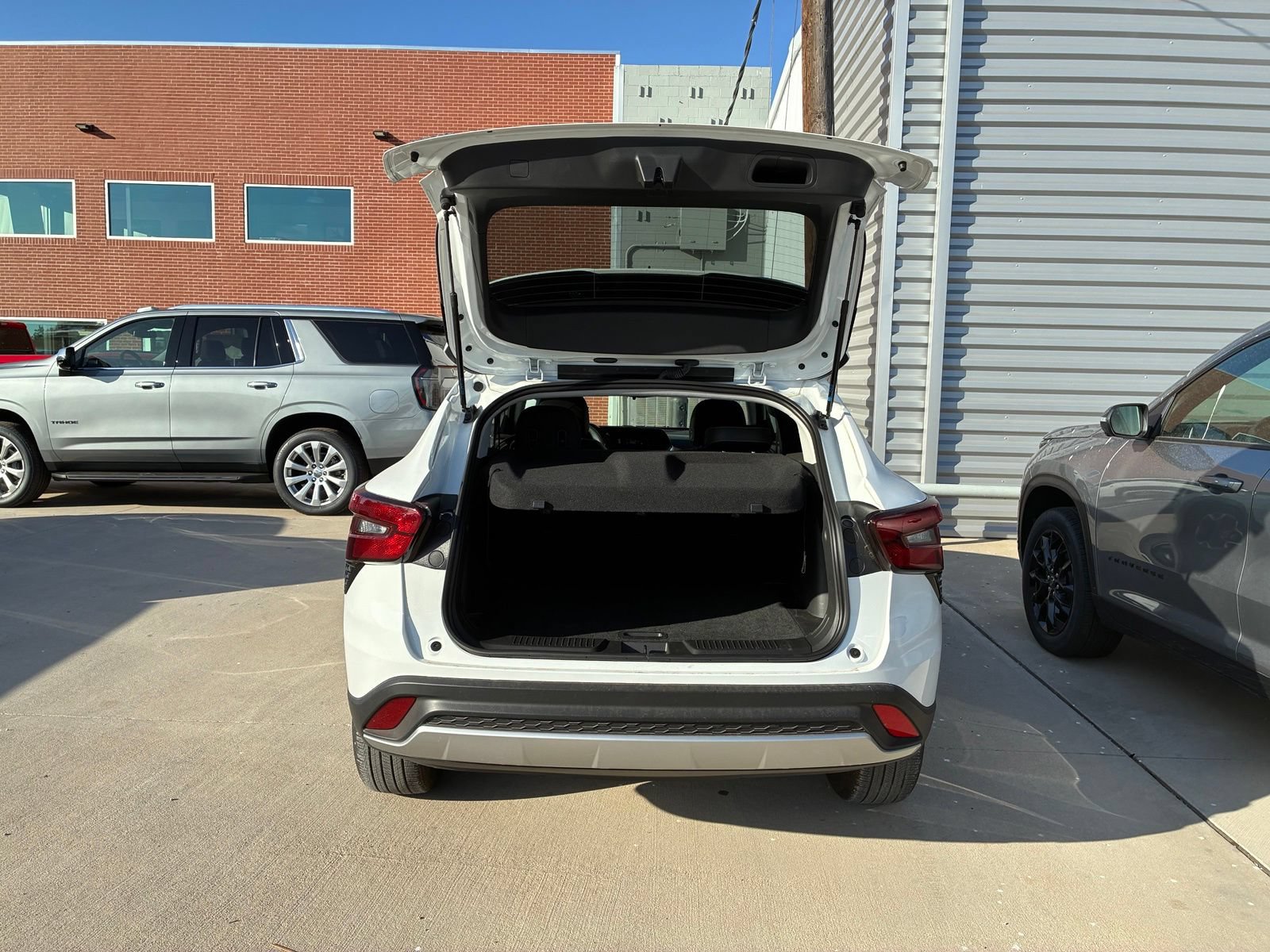 Used 2026 Chevrolet Trax LT FWD image 8