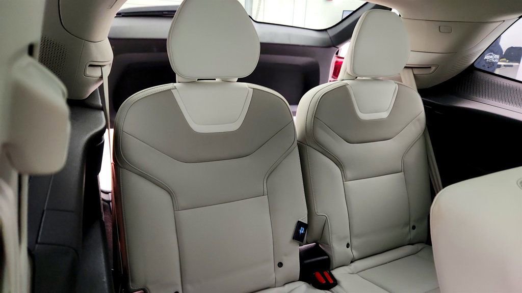 Used 2025 Volvo EX90 Ultra AWD/4WD image 23