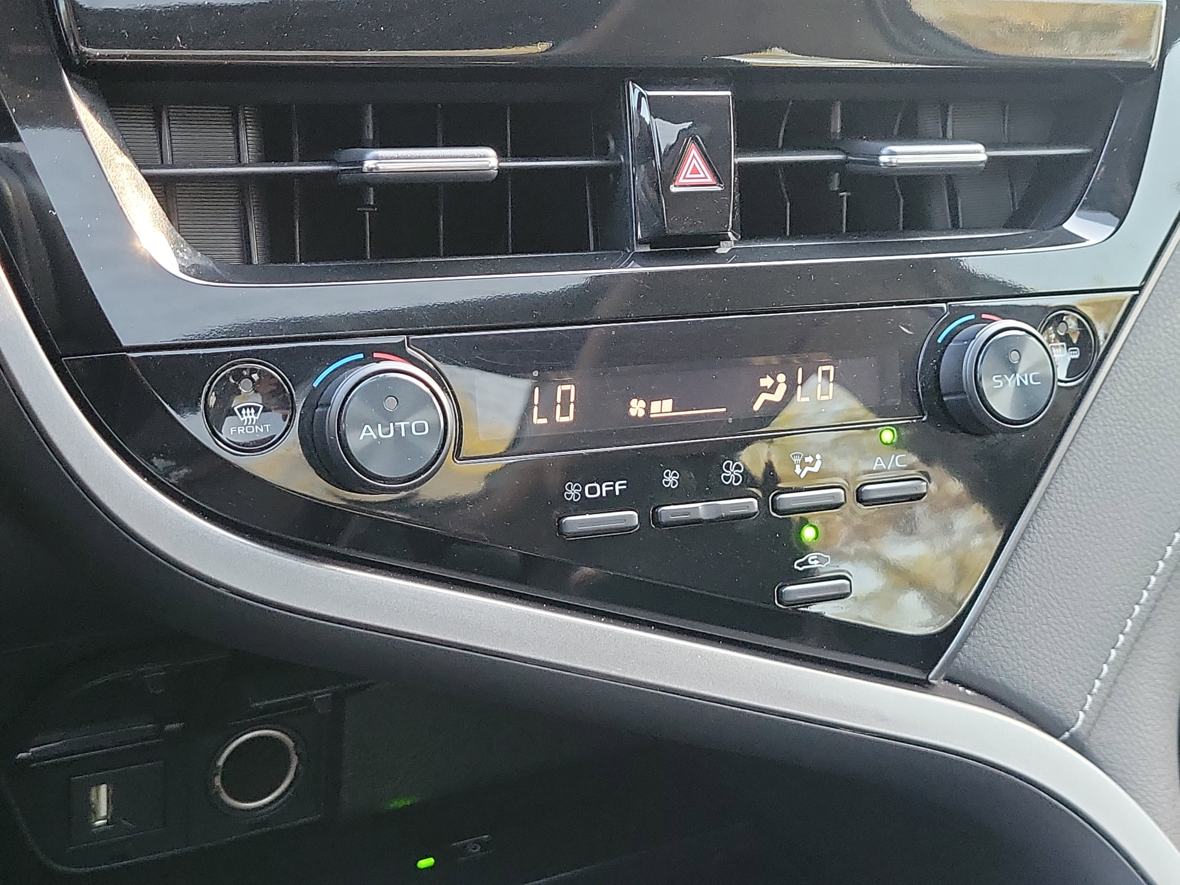 Used 2022 Toyota Camry XSE w/ Navigation Package FWD image 29
