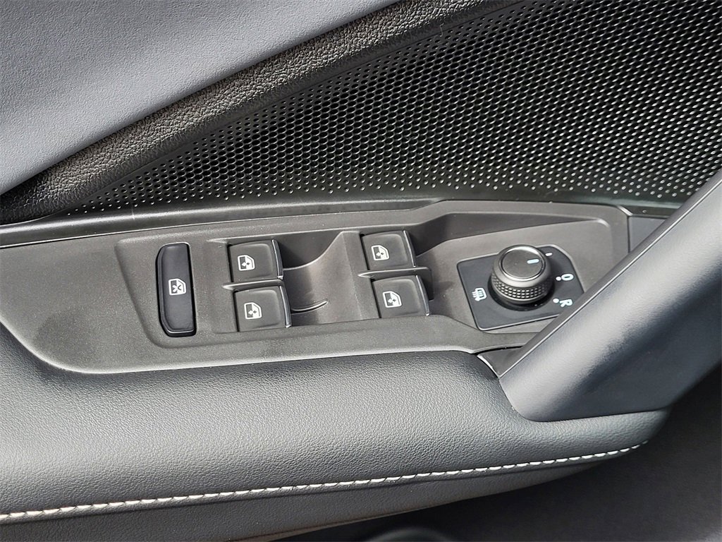 New 2025 Volkswagen Tiguan SE image 4