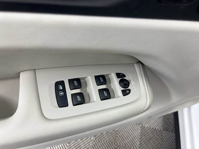 Used 2023 Volvo XC60 B5 Plus w/ Climate Package image 13