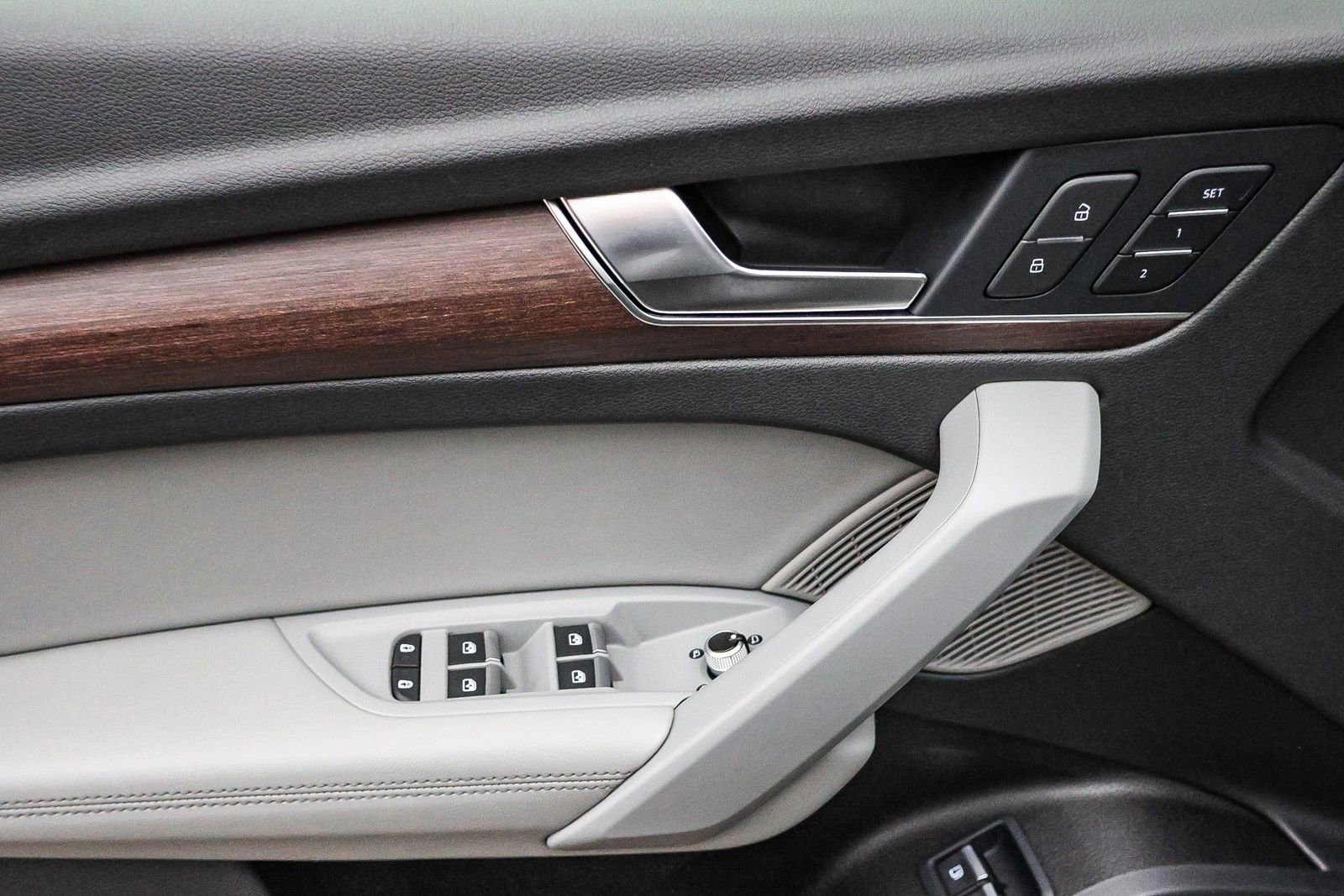 Used 2022 Audi Q5 e Prestige w/ Prestige Package image 33