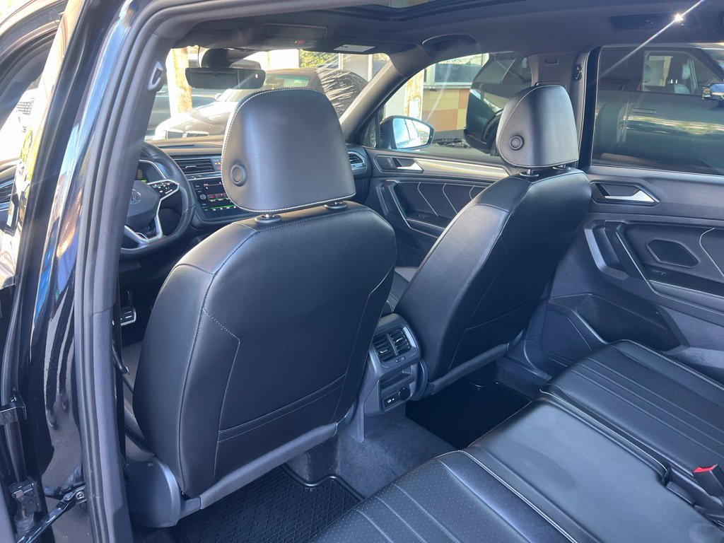 Used 2024 Volkswagen Tiguan SE R-Line w/ MDO Package, Two-Row AWD/4WD image 10
